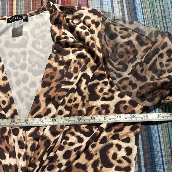 Exaggerated Sleeve Dress in Leopard print, L - Picture 4 of 4